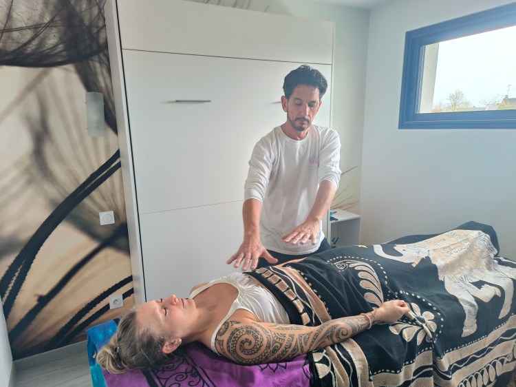 thérapeute bien-être Laurent ROUFFET Reikilibre intuitif séance magnétisme lissage aura